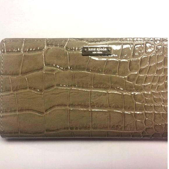 kate spade Accessories - Kate Spade Wallet EUC